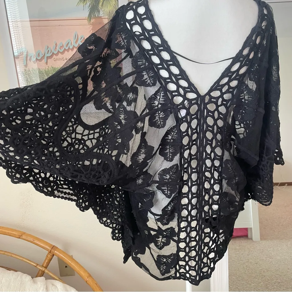 Chico’s Black Label Crochet Lace Poncho Swimsuit Coverup Blouse Top in Large/XL - Image 5