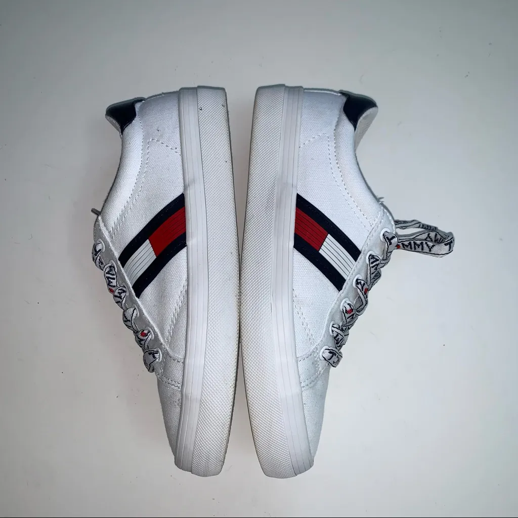 Tommy Hilfiger Fantim canvas lace up sneaker with logo laces Size 6.5 - Image 6