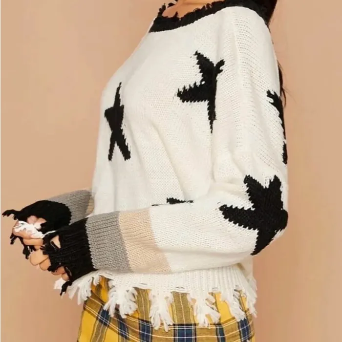 Distressed hem star print pullover sweater in ivory & black medium cropped - Image 3