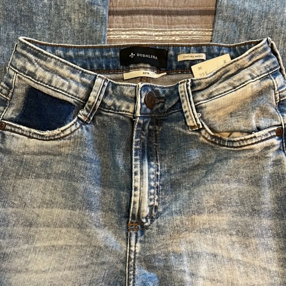 Dudalina Brazilian Cropped High Rise Skinny Jeans. Size 36 EUC #2341 - Image 2