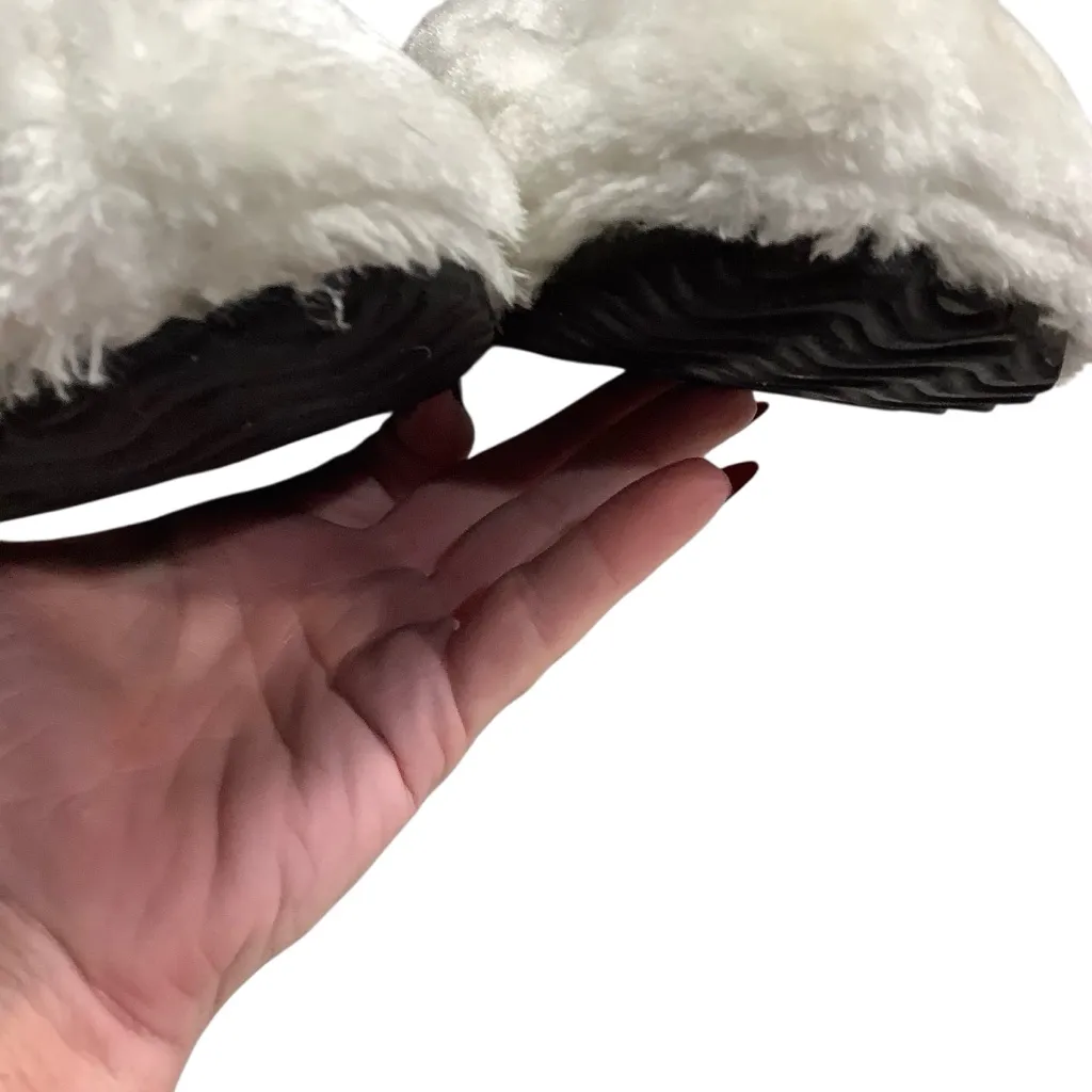 Forever (not forever 21) Cozy Cream colored Furry Amphibious Sole Slippers. White Size 7 - Image 6