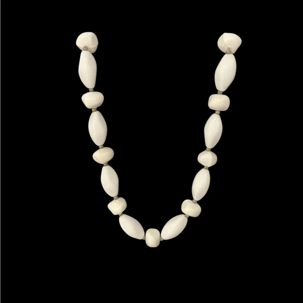 Vintage Estate Chunky Milk Glass Beaded Necklace 1950’s White - Image 3
