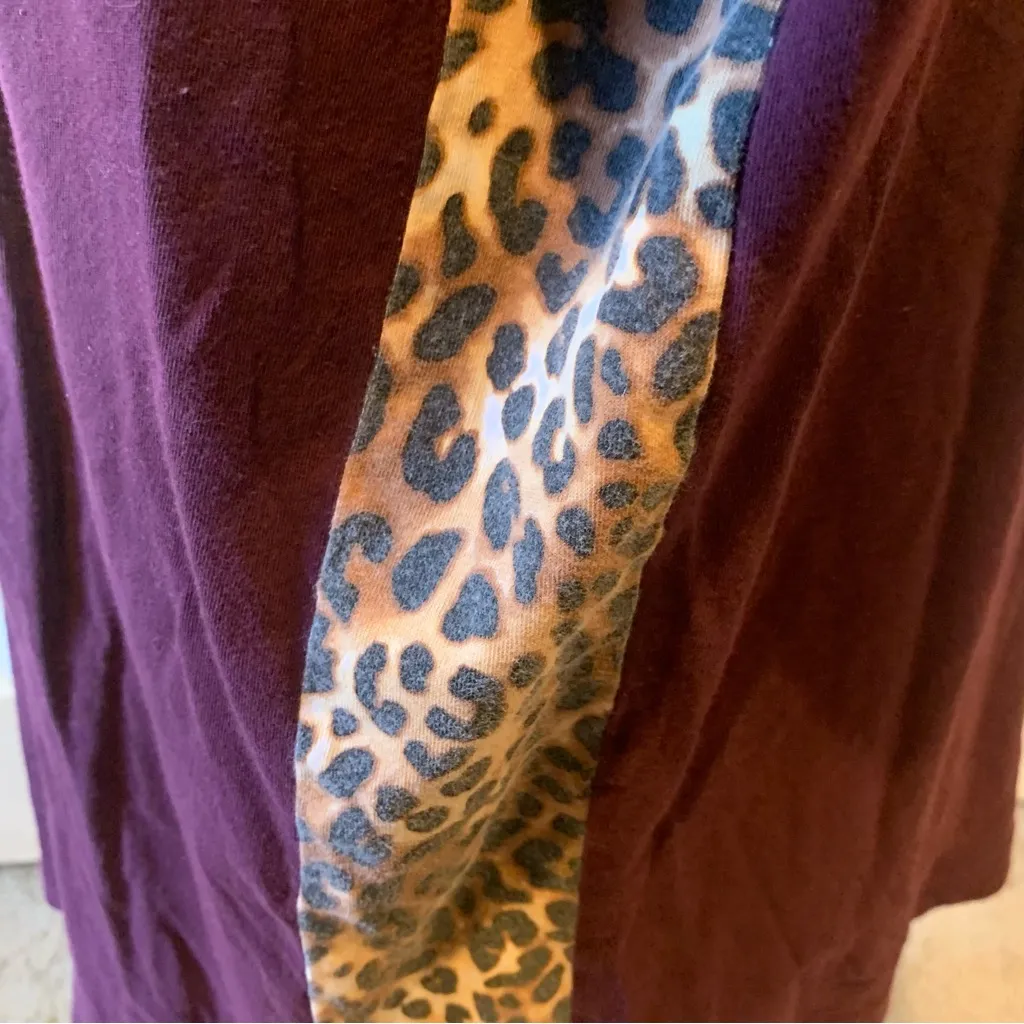 VICTORIAS SECRET PINK Campus Burgundy Leopard Side Detail Tee size large - Image 5