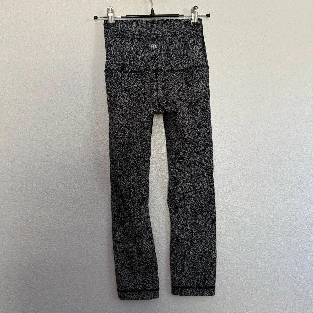 Lululemon Wunder Under Crop Hi Rise Leggings 2 in Line Up White Black - Image 5