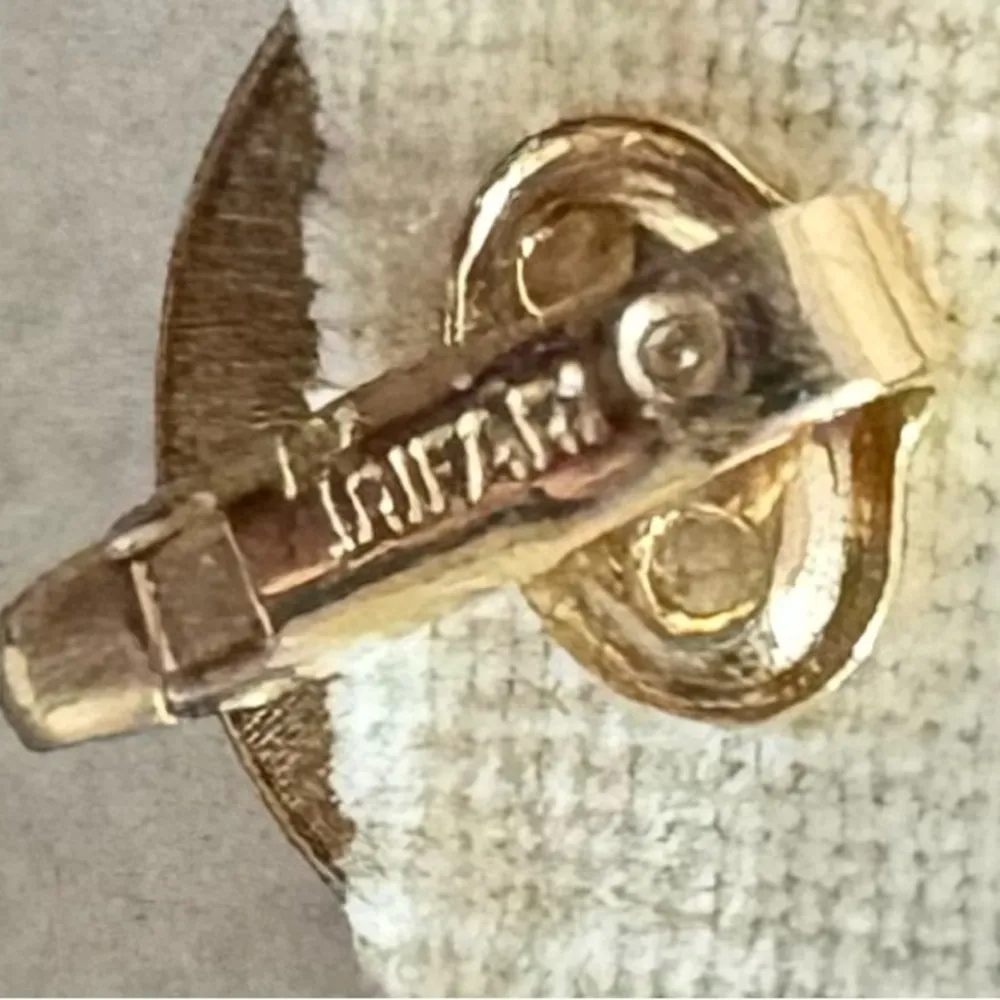 Trifari White Gold Clip On Earrings - Image 4