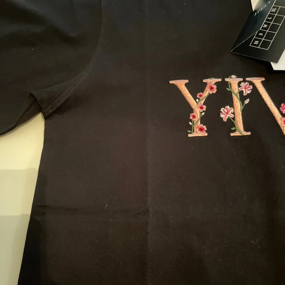 New! YIVAN Black round neck short sleeves Embroidered graphic on chest T - Image 6