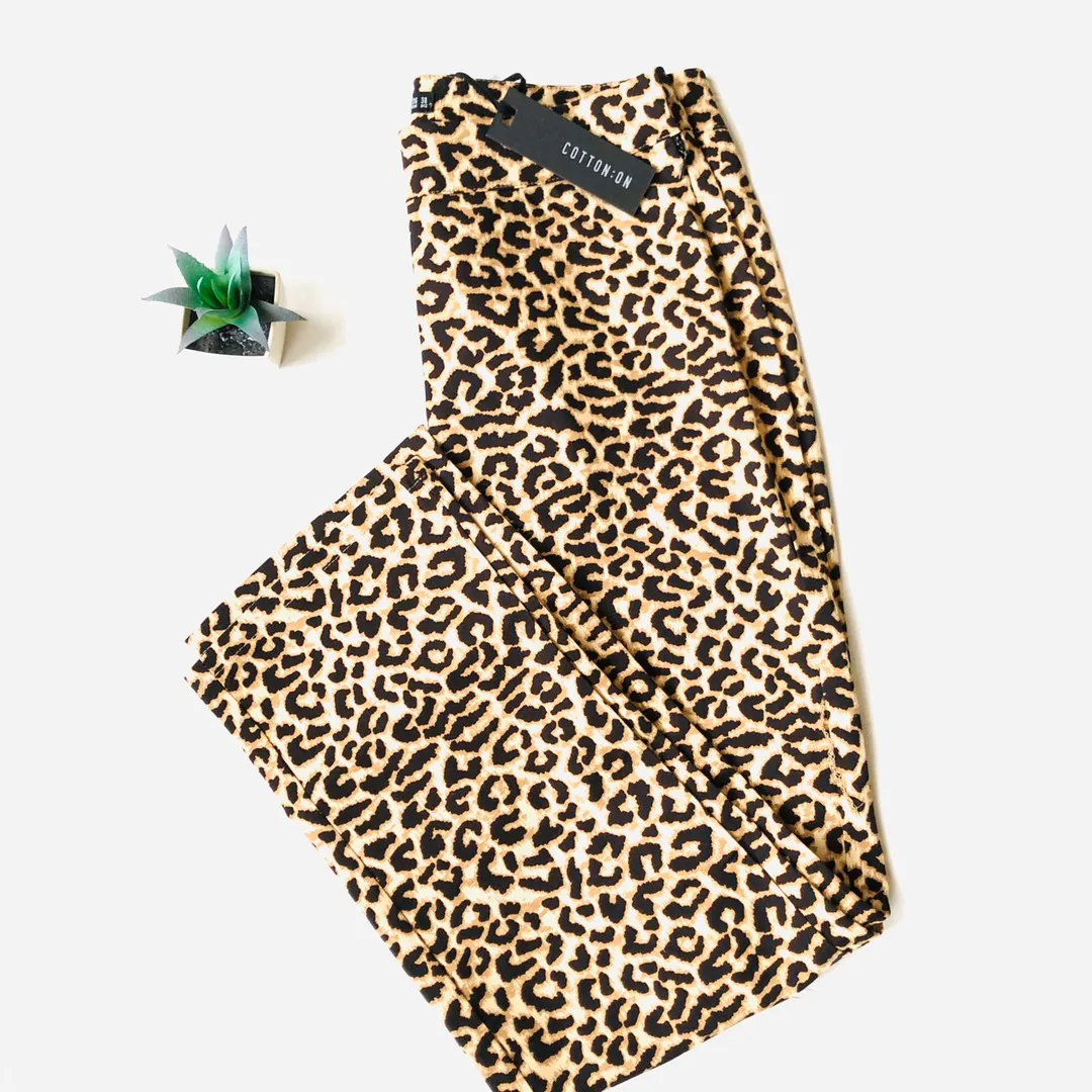 Cotton On Leopard Print Capri Pants/size 4 - Image 2