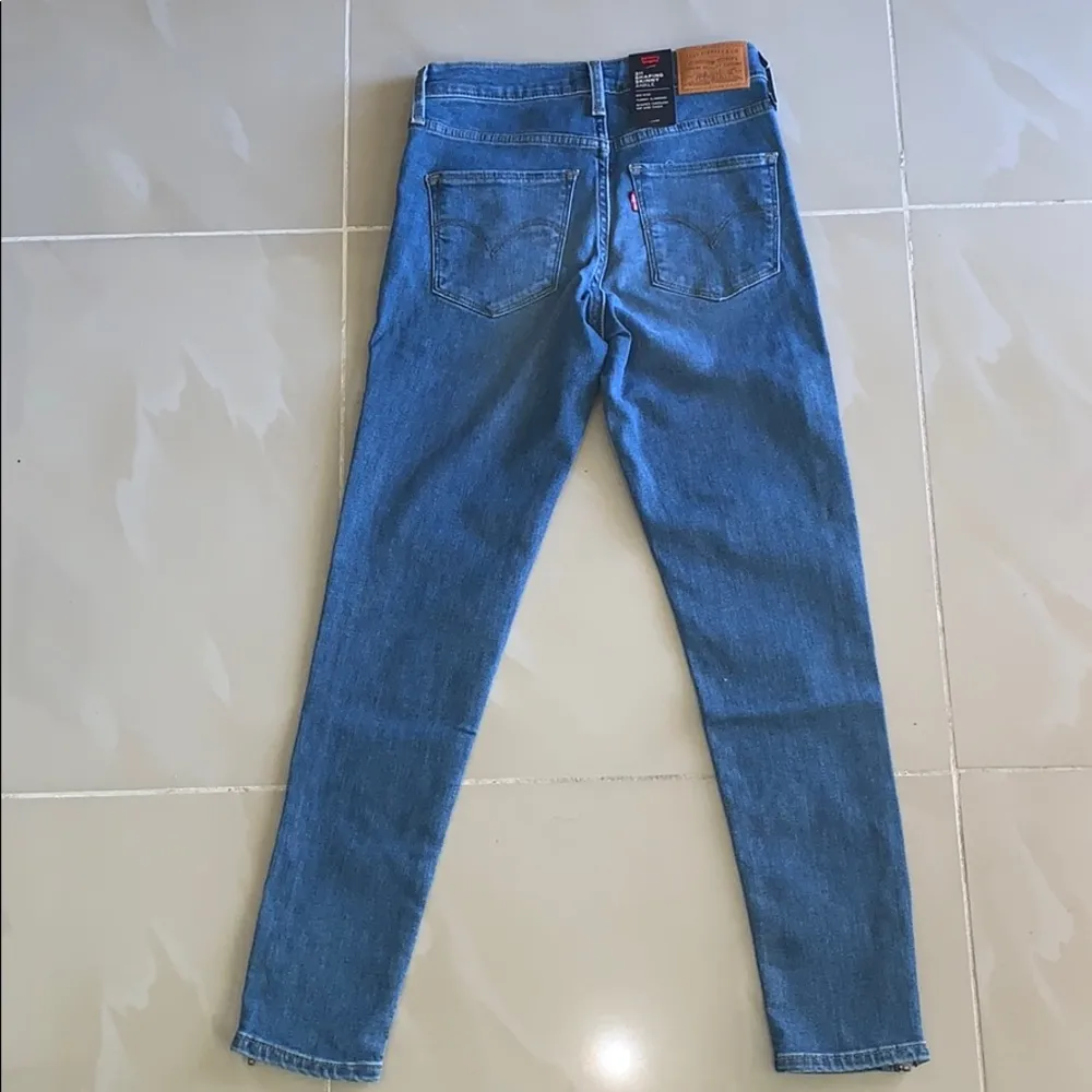 NWT Levi's 311 Shaping Skinny Ankle - Image 3