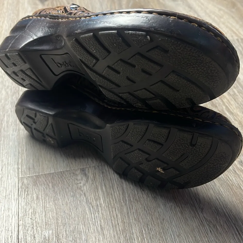 B.O.C Leather Patterned Clogs Size 7.5 Brown - Image 13