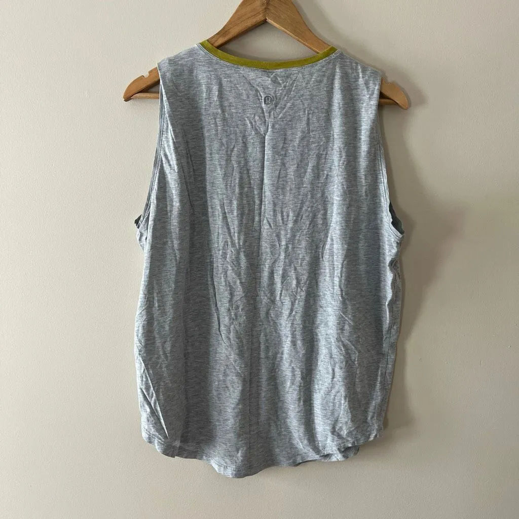 Lululemon Brunswick Grey Muscle Tank Top with green  neckline Size 10 large - Image 3