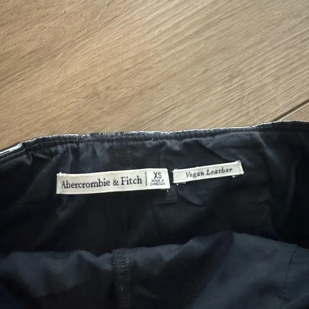 Abercrombie & Fitch Leather Black Mini Skirt Willing to accept offers!!! - Image 3
