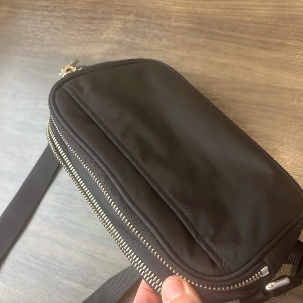 Lululemon Black Crossbody Bag - Image 5