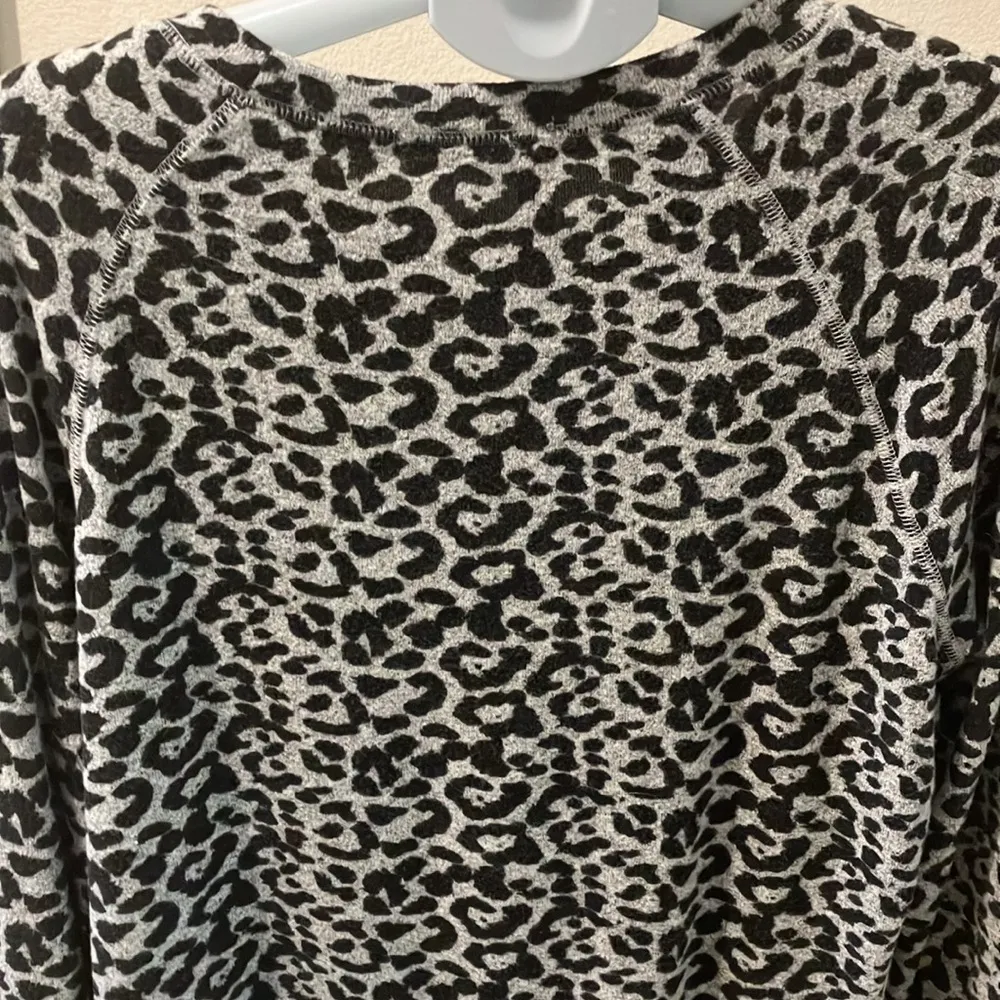 Coin 1804 Black Grey Animal Print Soft Stretchy Lightweight Sweater Size L - Image 4