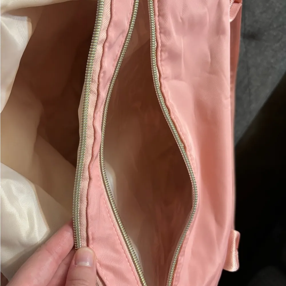 AIRLINE TRAVEL DUFFEL BAG Pink - Image 7