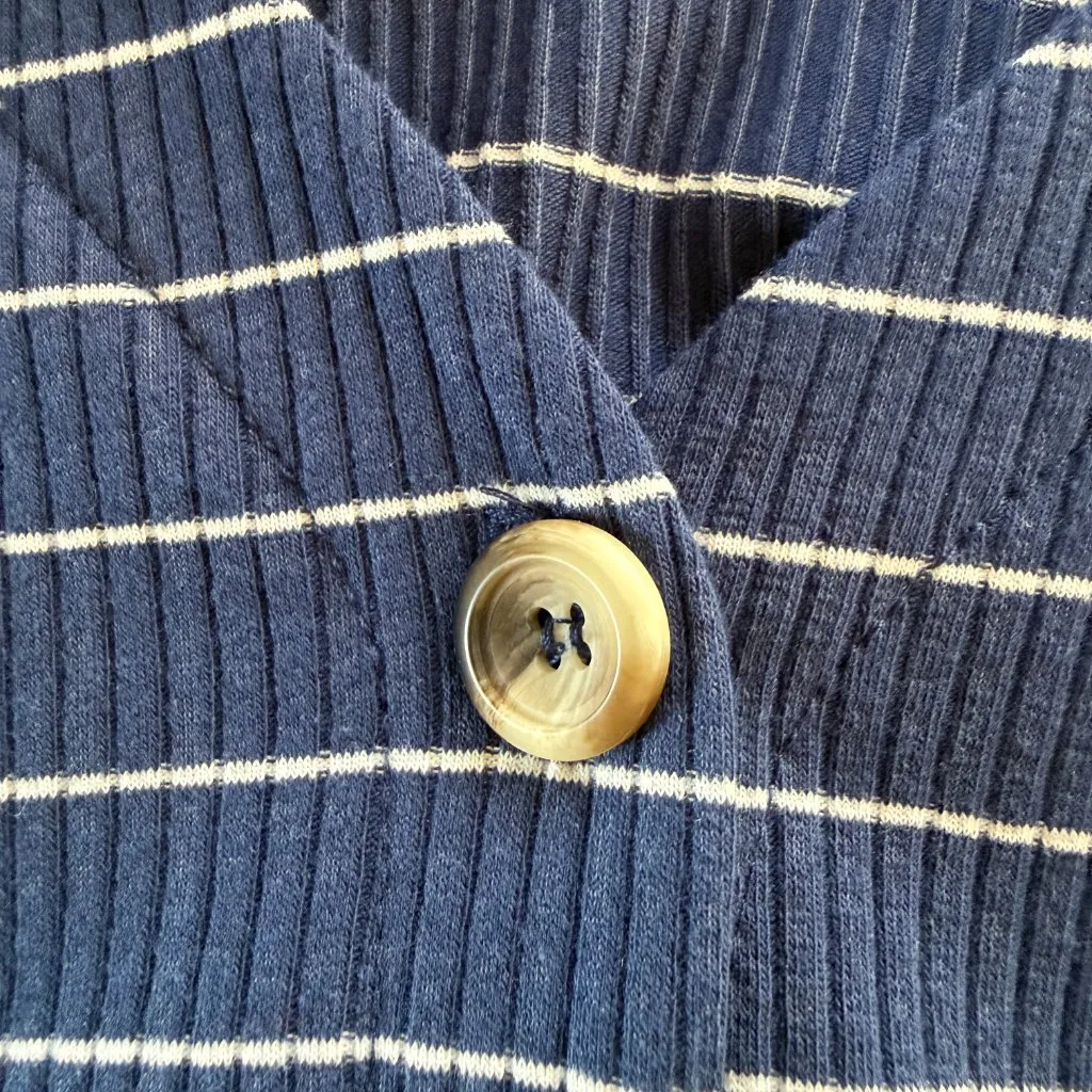 Nine Britton blue short sleeve v-neck button down ribbed shirt size large - Image 6