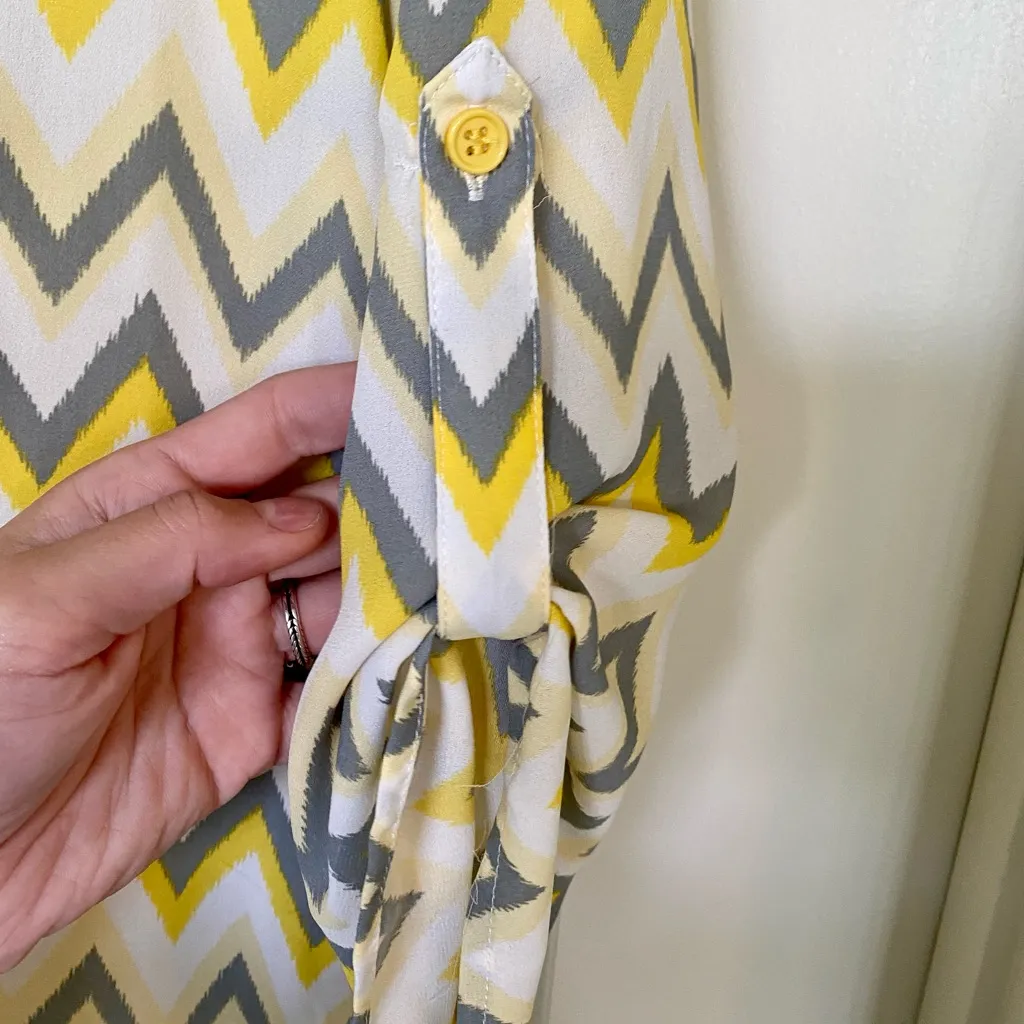 TACERA - Yellow and Grey Chevron Top with Gold Zipper Neckline! - Never worn!💛 - Image 7