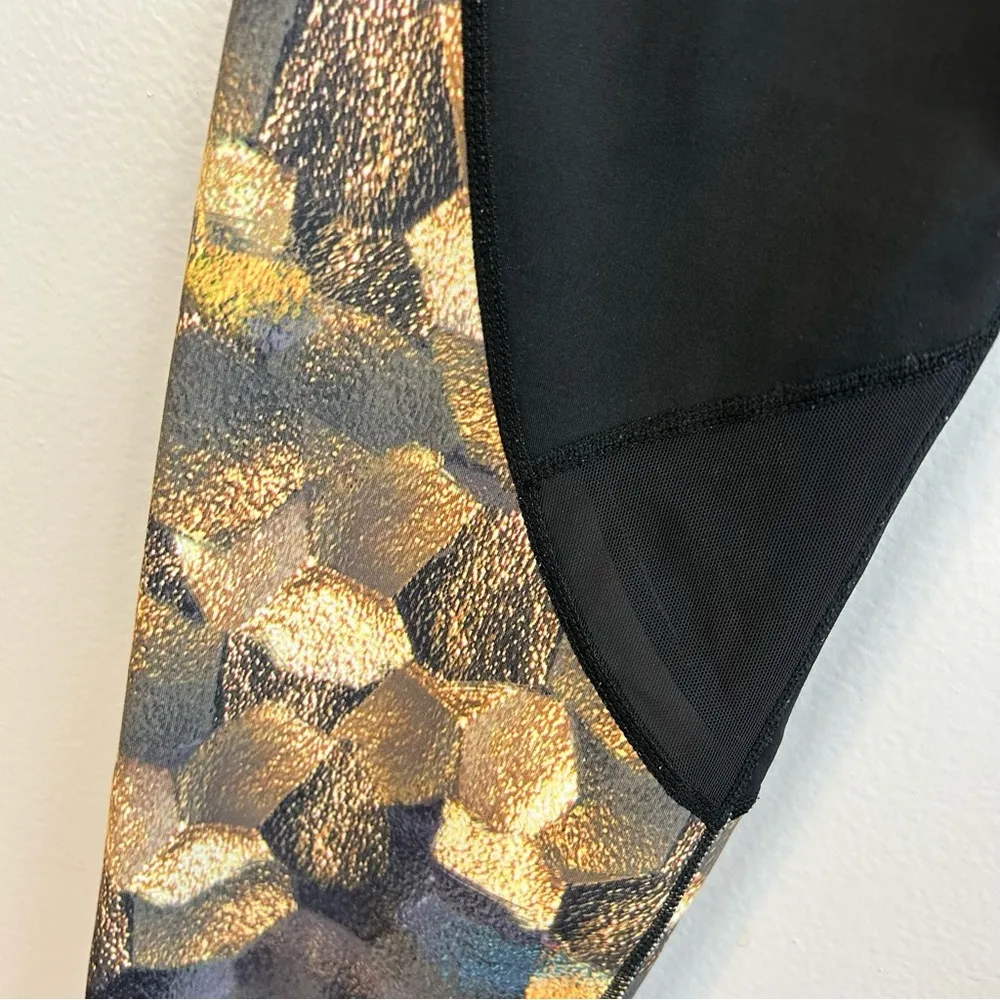 Athleta Asymmetrical Mesh Sonar Honeycomb Leggings Size Medium - Image 9