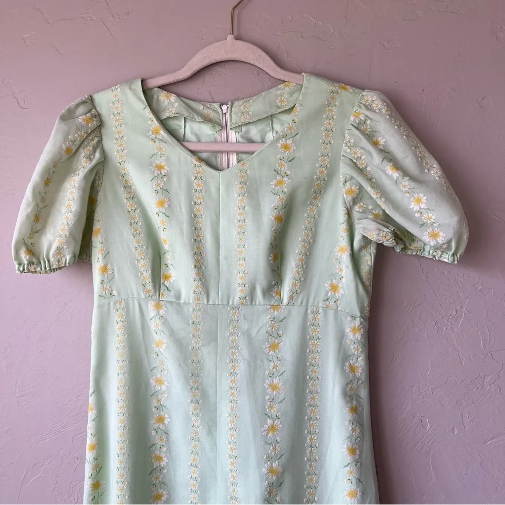 Edwardian Victorian floral Daisy Embroidery Puff Sleev Babydoll costume coquette - Image 3