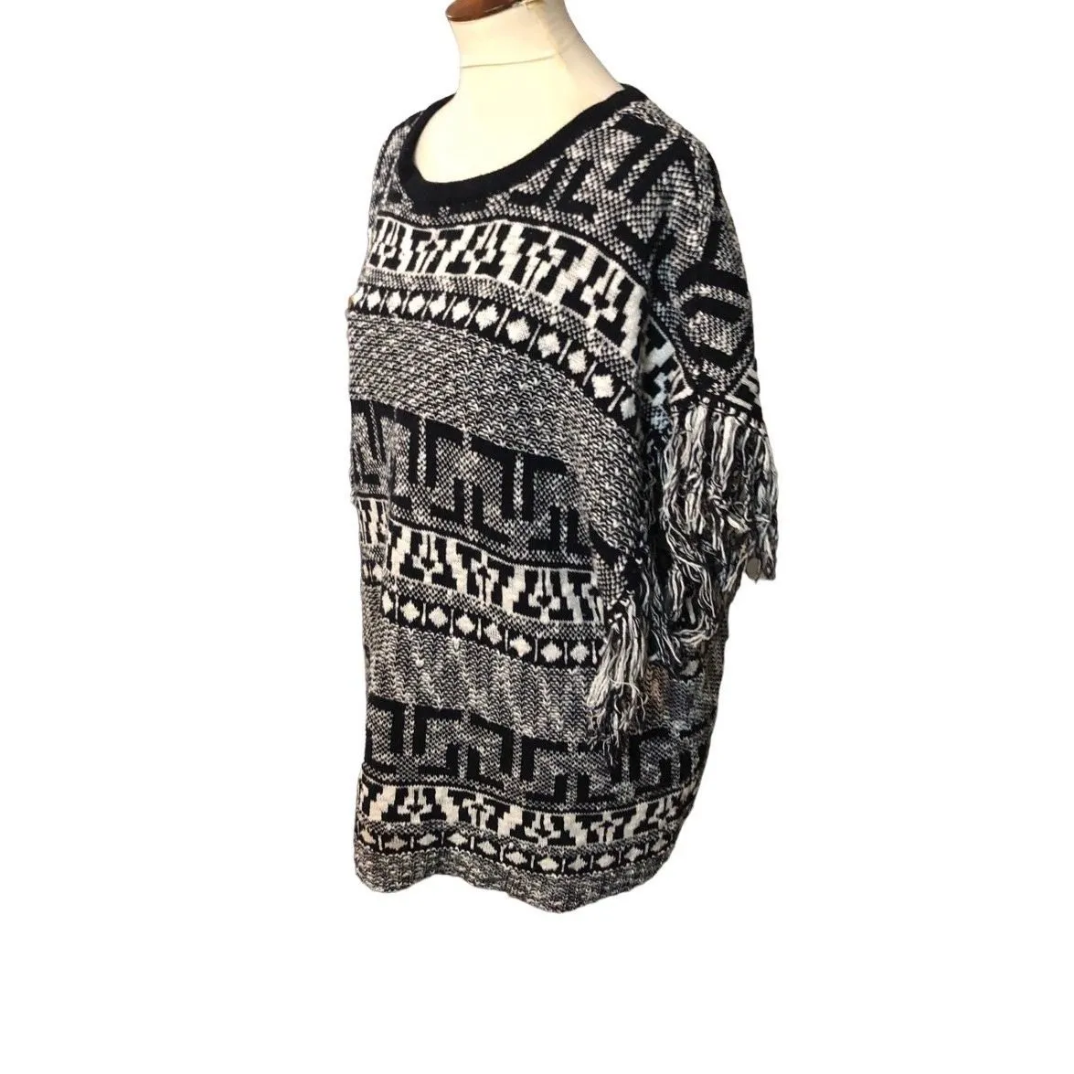 Poncho Gianni Bini Black and white oversized poncho style sweater with fringe si - Image 4