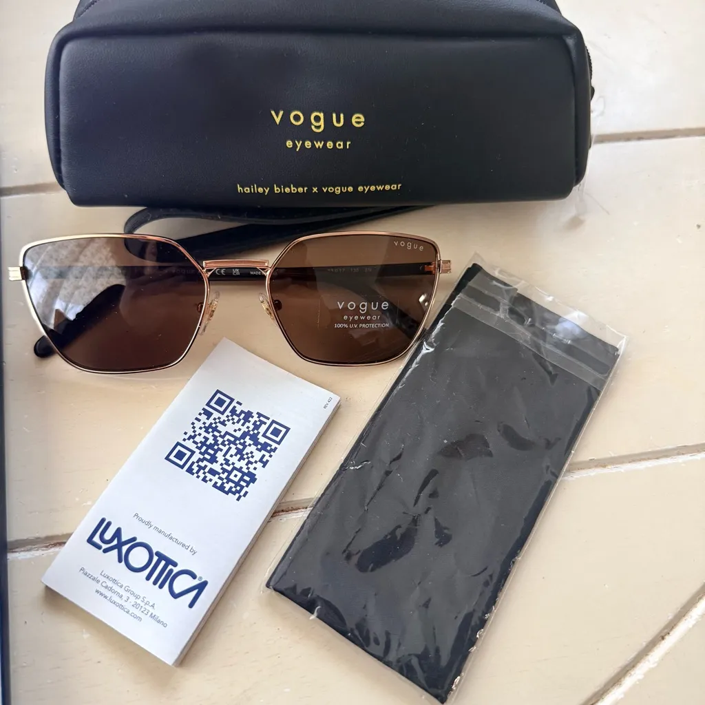 Vogue Eyewear Brown Sunglasses with Black Case Hailey Bieber - Image 2