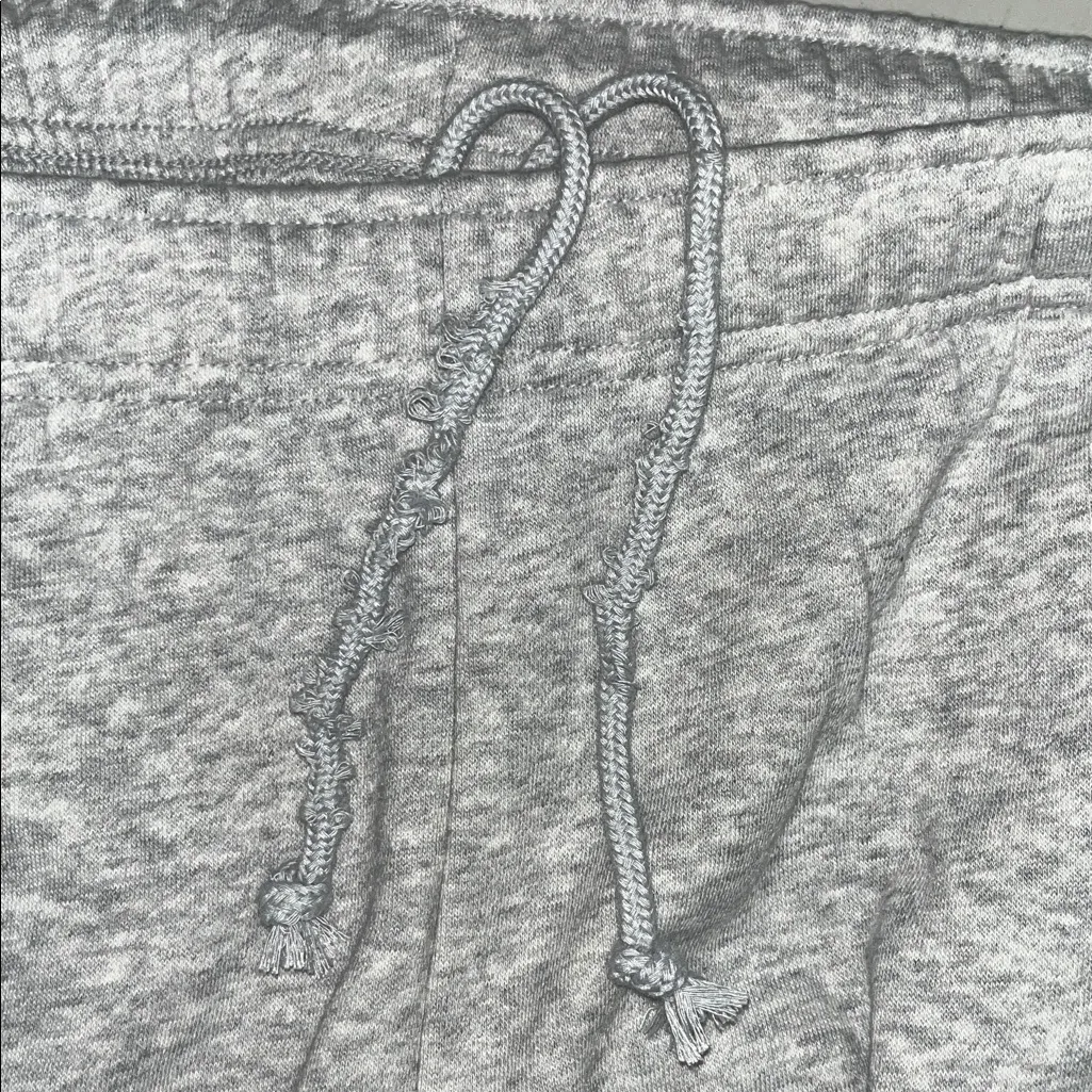 Universal Thread NWT Size XL Heather Gray Mid Rise Essential Jogger Sweatpants - Image 5