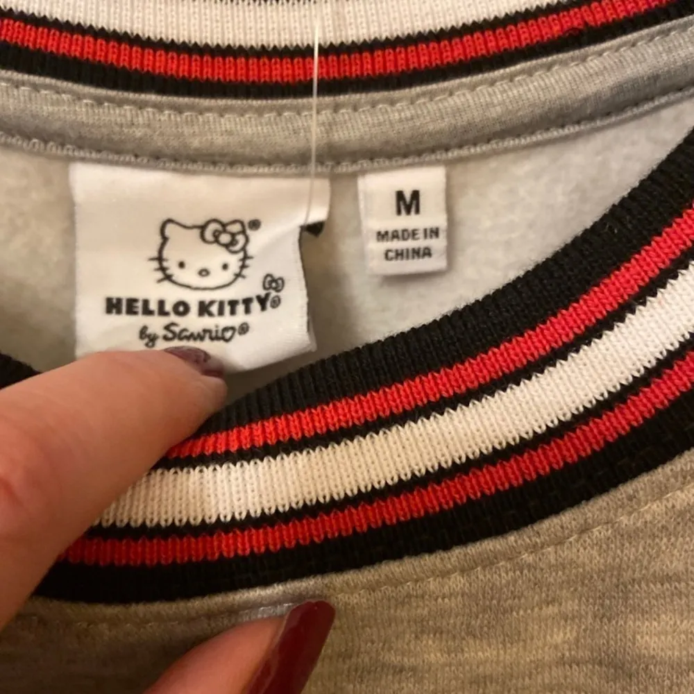 - Hello Kitty Sweatshirt size med - Image 4