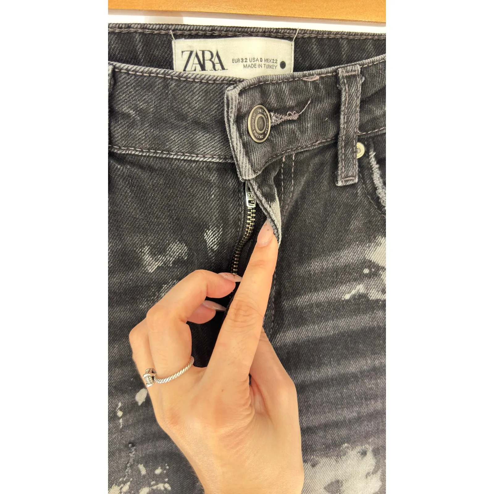 ZARA Black Bleached Splatter Distressed Denim Jeans Women's Size 0 - Image 4