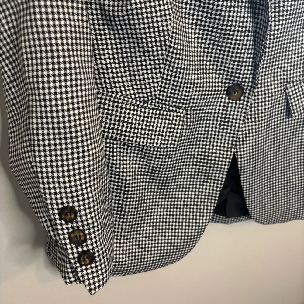 Women’s Chic Black and White Houndstooth Blazer Size Small - Image 4
