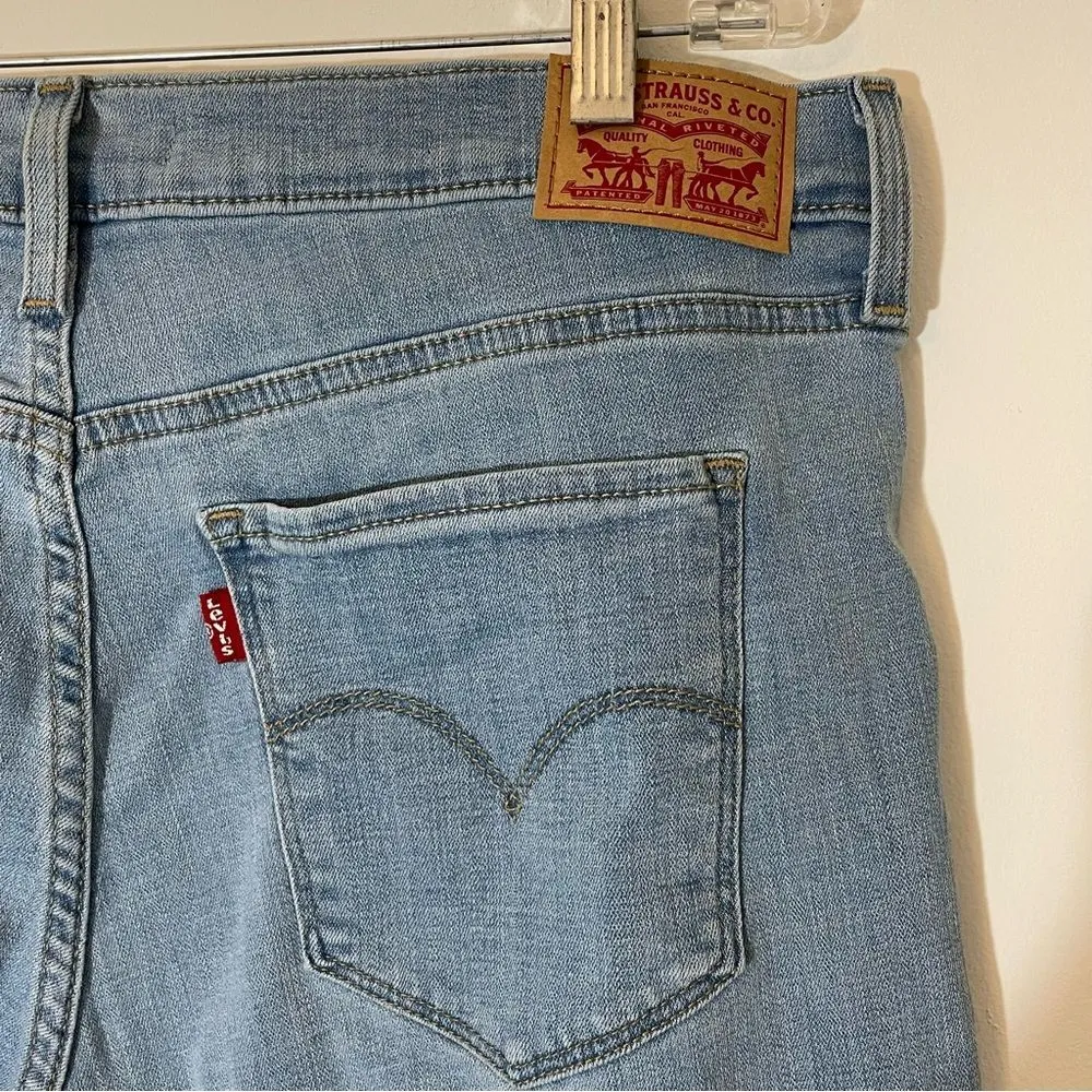 Levi Strauss 314 Shaping Straight Light Mid Rise Tummy Slimming Jeans Size 32 - Image 10
