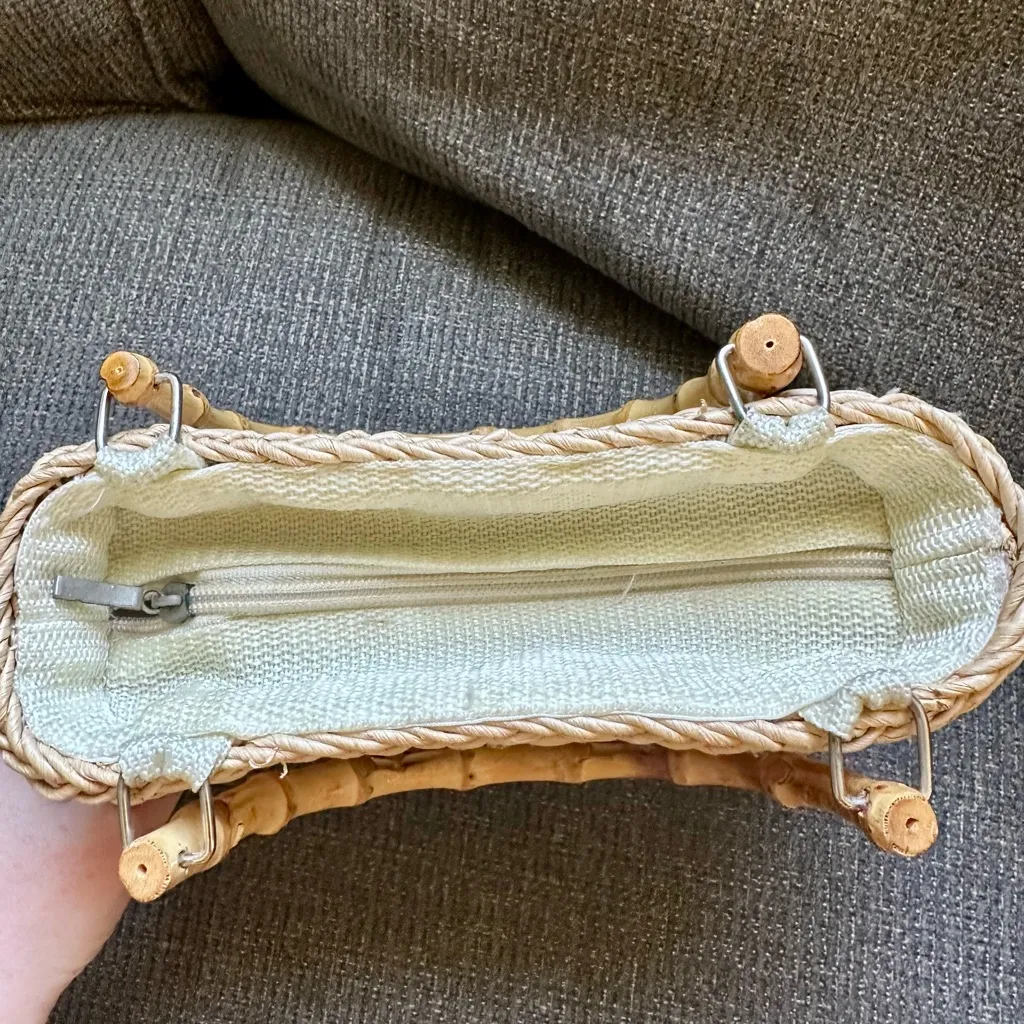 Cream tan straw handle bag with a palm tree design, bamboo handles, zip closure - Image 4