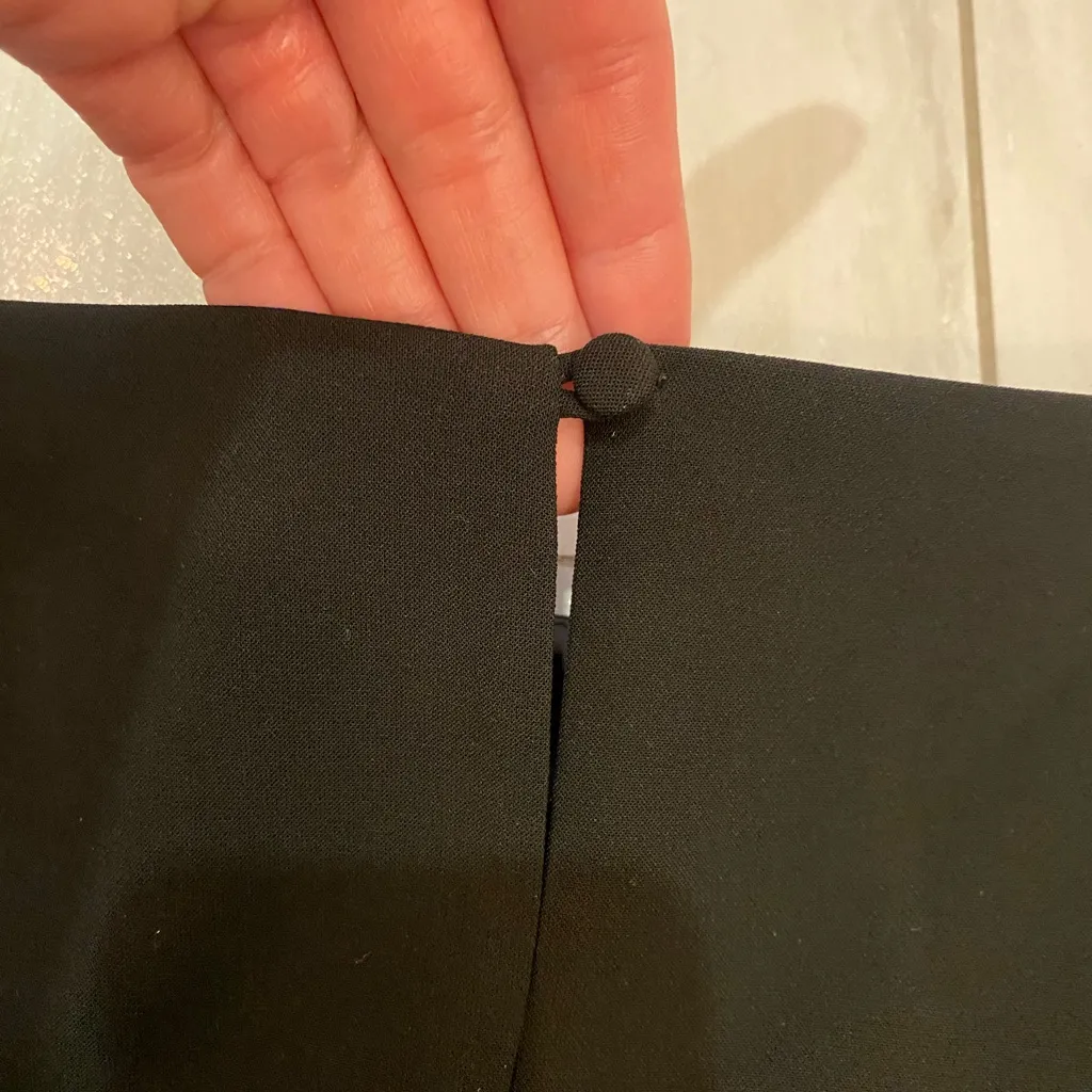 White House Black Market Elegant Black Dress with Lace Statement Sleeves, size 4 - Image 6