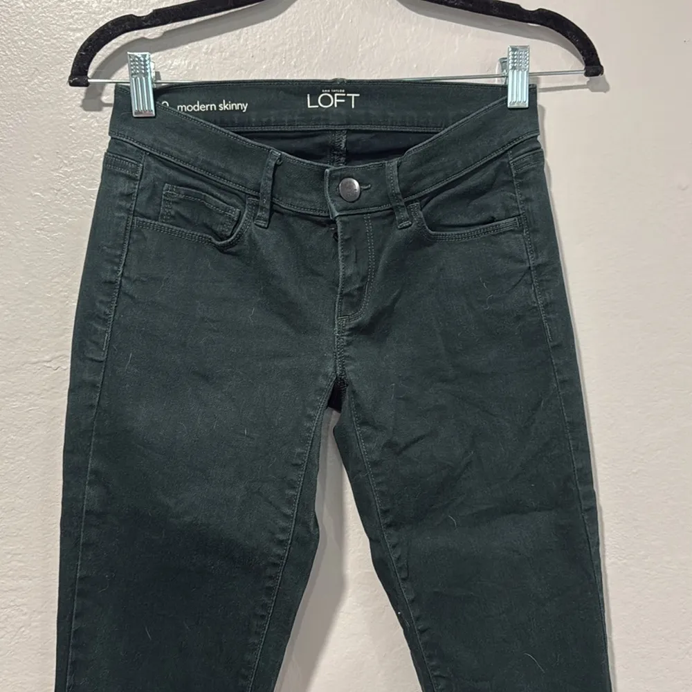 Loft modern skinny jeans in hunter forest green - Image 3
