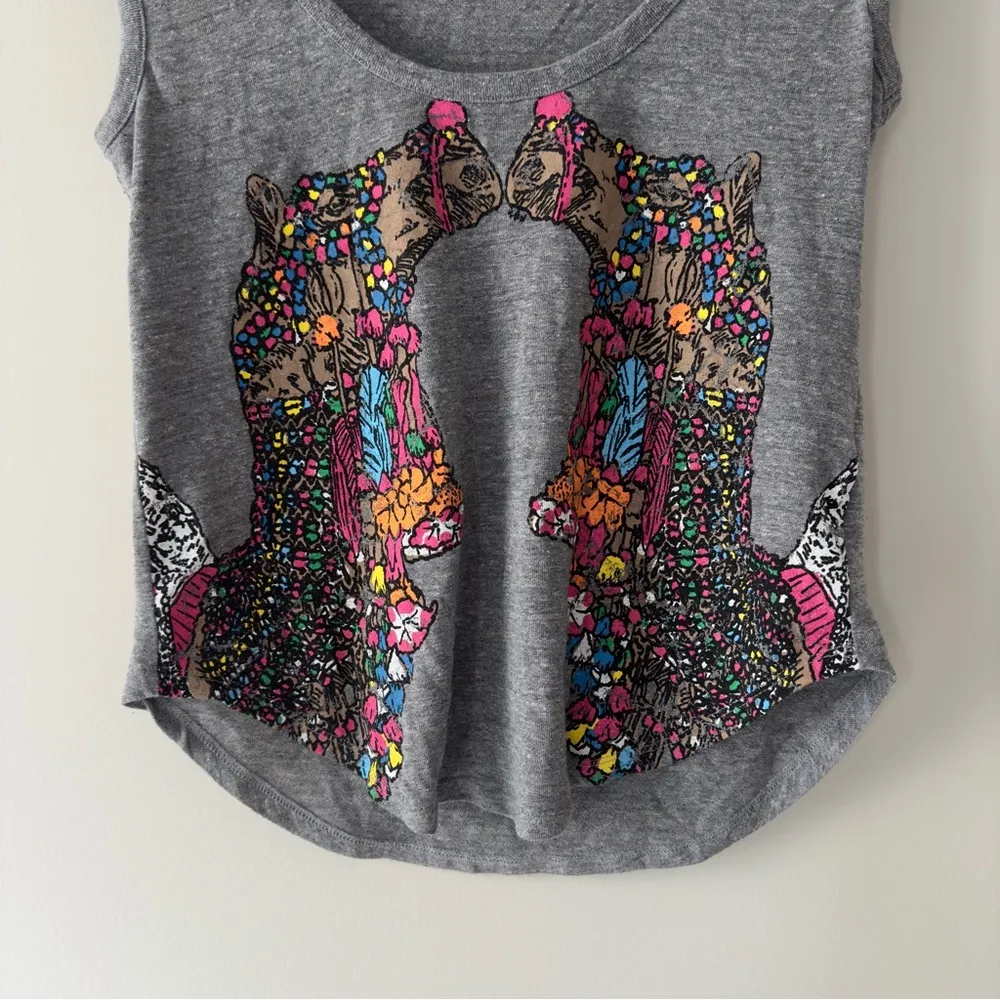 Revolve Chaser Grey Colorful Camel Graphic Top cap sleeve scoop neck cotton XS - Image 3