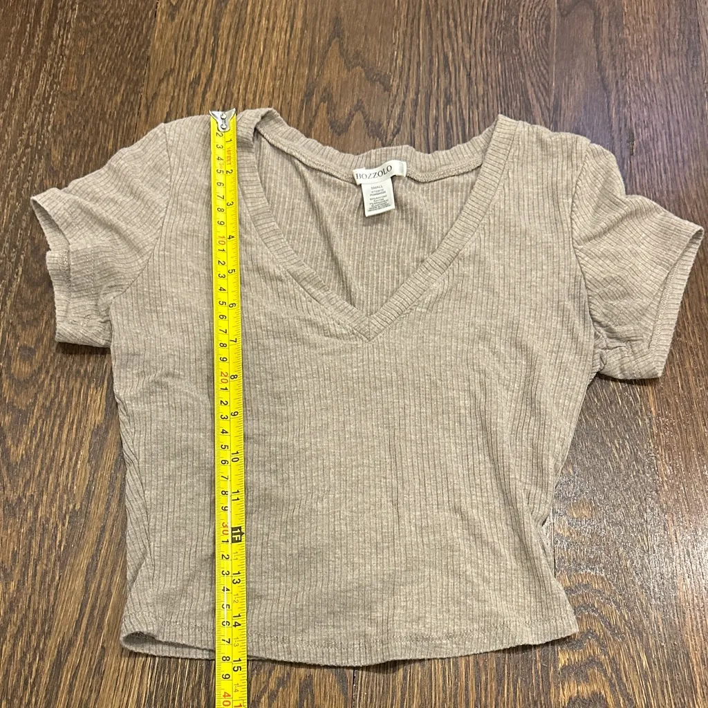 Bozzolo Ribbed V-Neck Beige Crop Top - Image 5