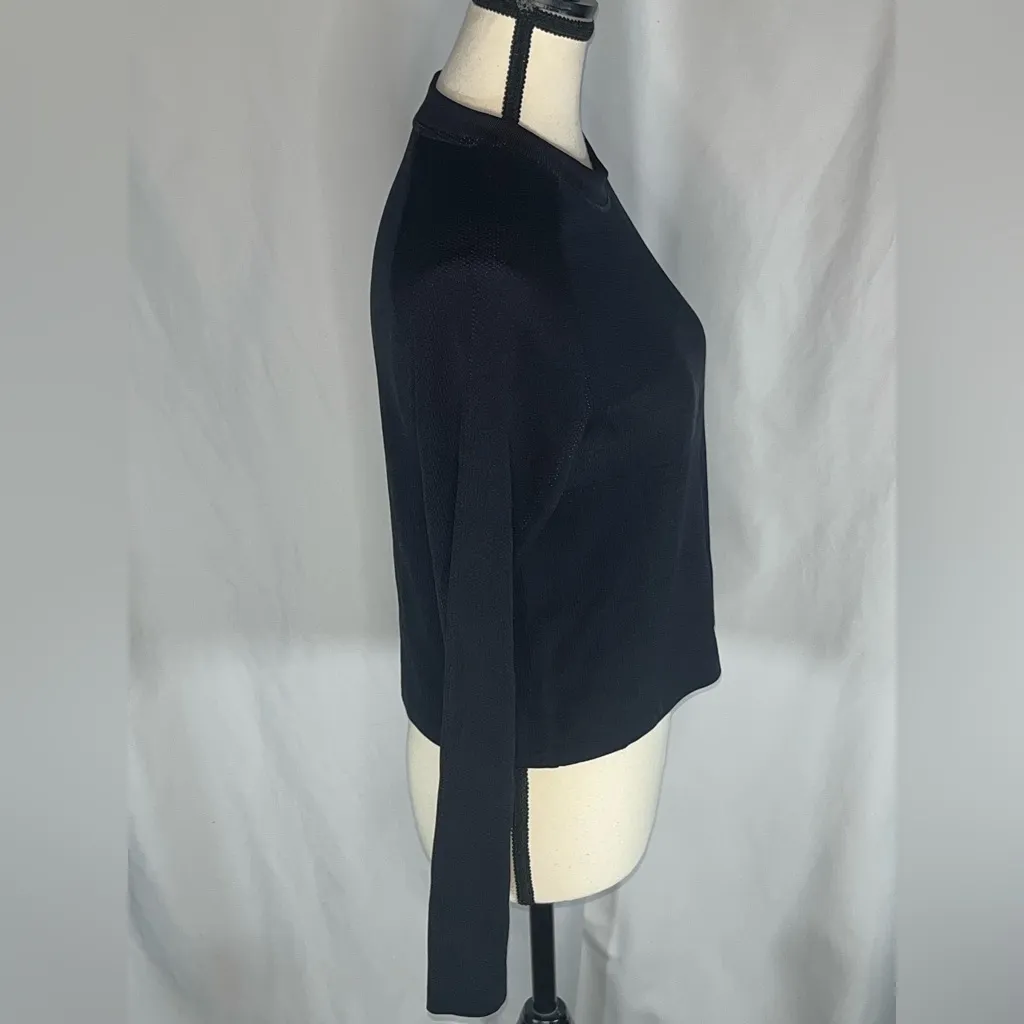 Athleta In Motion Seamless Cropped  Long Sleeve  Fitted Activewear Top - Image 5