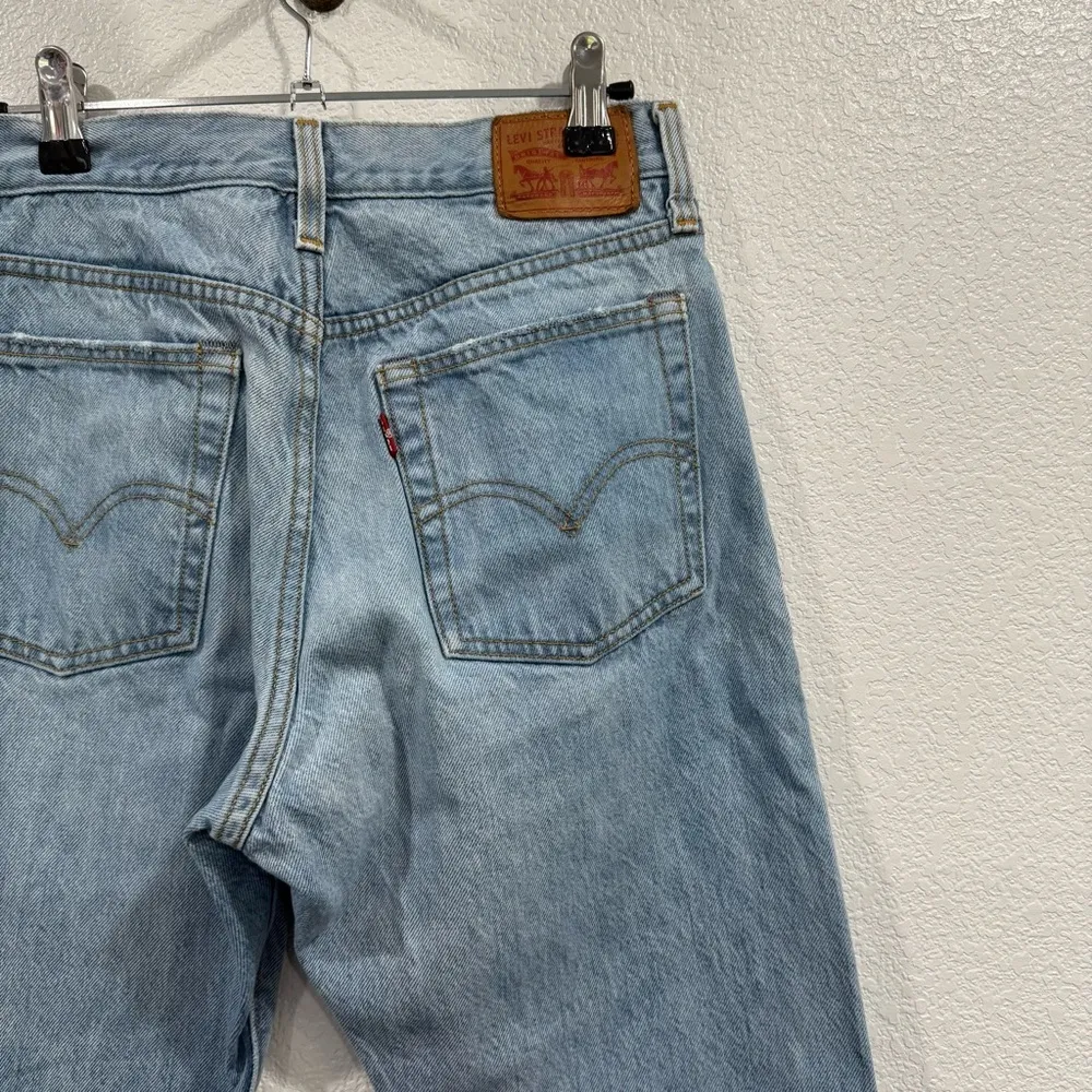 Levi’s Wedgie Icon Distressed Jeans 27 in Blue - Image 4