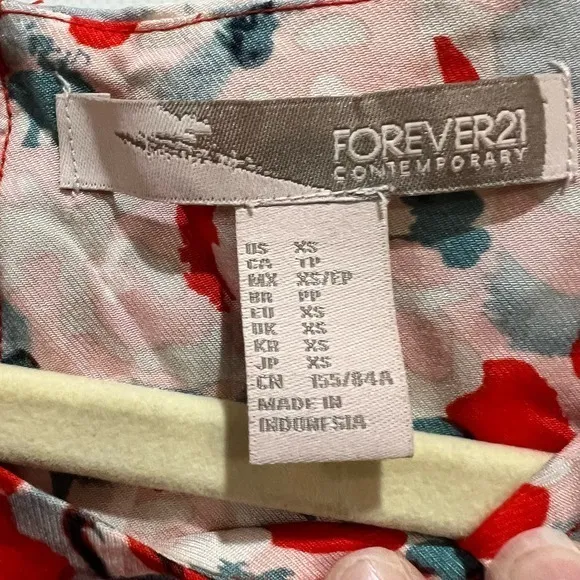 FOREVER21 Women's Juniors' Red Floral Short Sleeve Crop Top XS‎ - Image 2