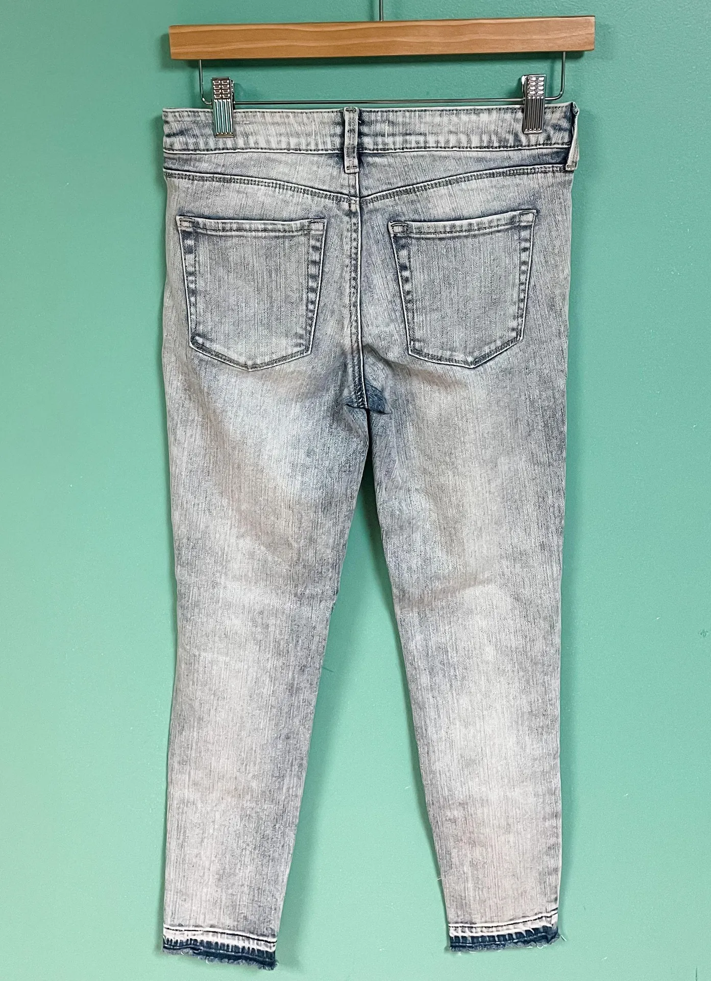 Bullhead  Light Wash Skinny Jeans - Image 5