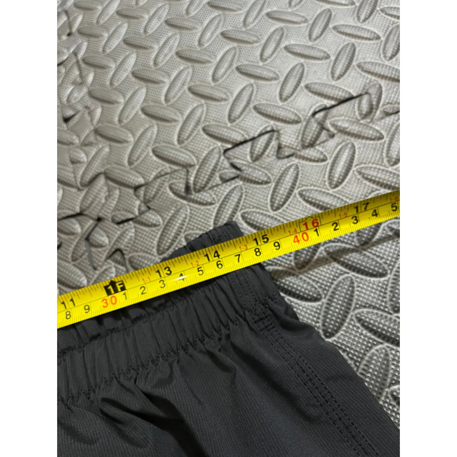 Lululemon High Waisted Rise Women's‎ 10 Cuffed Shorts Tie Waist Gray Pockets - Image 7