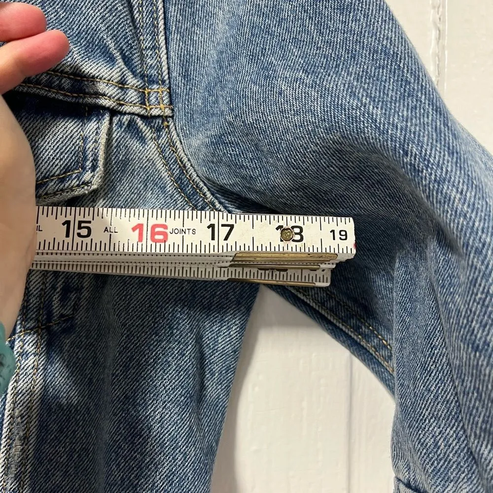 Levi’s Denim Altered Trucker cropped jean Jacket size small - Image 7