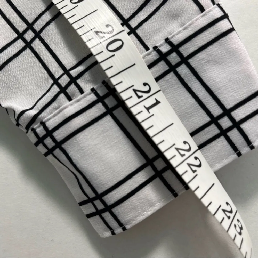 White and Black Pattern Button Down Blouse Women’s Size Small - Image 10