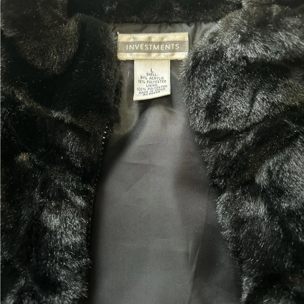 Investments Women Black Faux Fur Vest Size Large EUC - Image 3