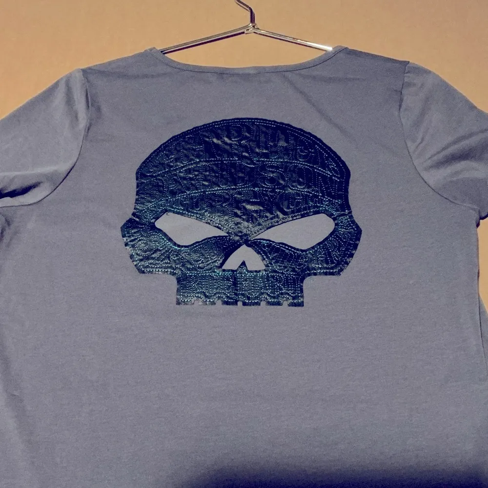 Vintage Harley-Davidson Women's Dark Gray and turquoise Tee with Blue Accents - Image 8