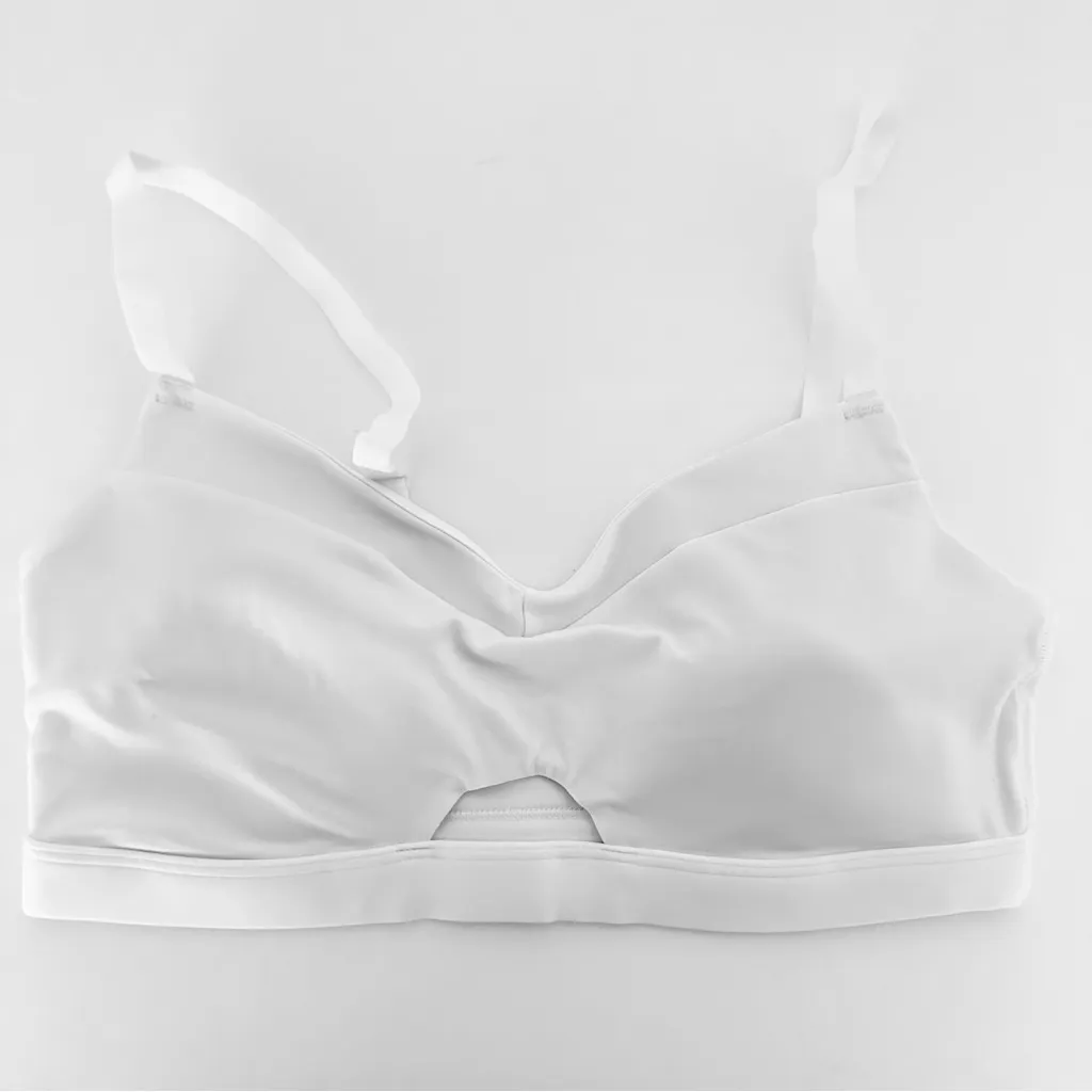 Gymshark XL/L Scallop Hem Shaped Shorts & Balcony Peek A Boo Sports Bra Set - Image 2