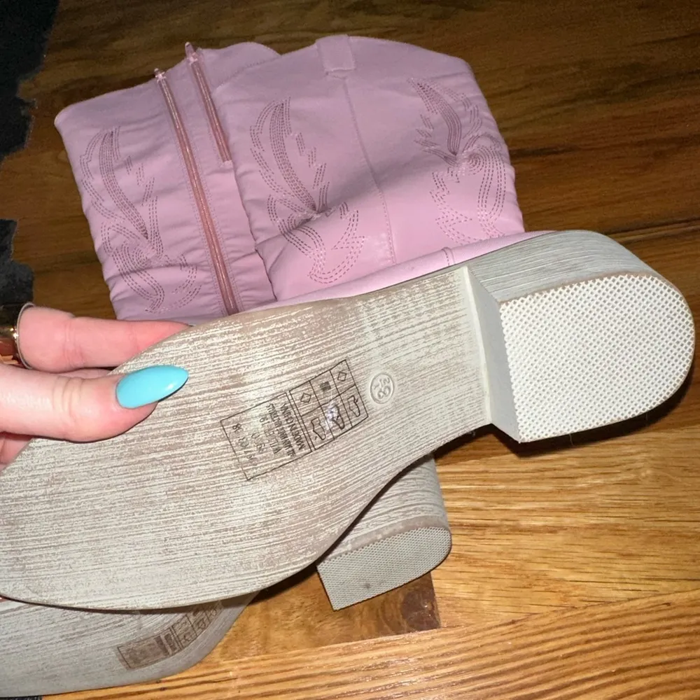 Pink boutique cowboy boots Size 8.5 - Image 2