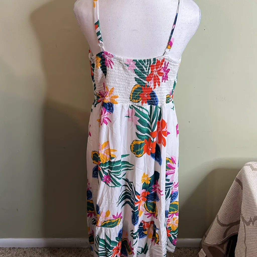 Old Navy Sleeveless Empire Smocked Cami White Floral Midi Dress, size large - Image 11