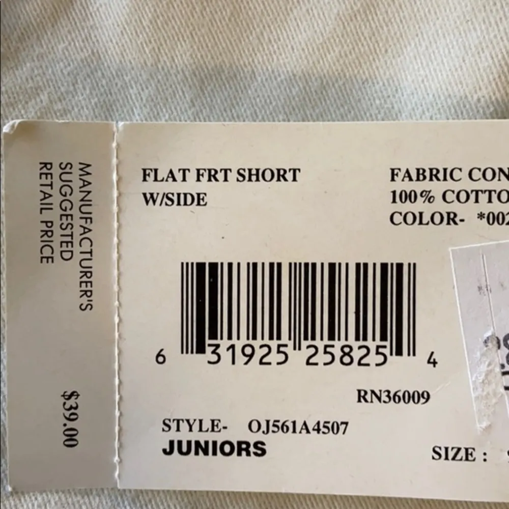 Calvin Klein Women’s Jr. Flat Front Cotton Shorts - Image 12