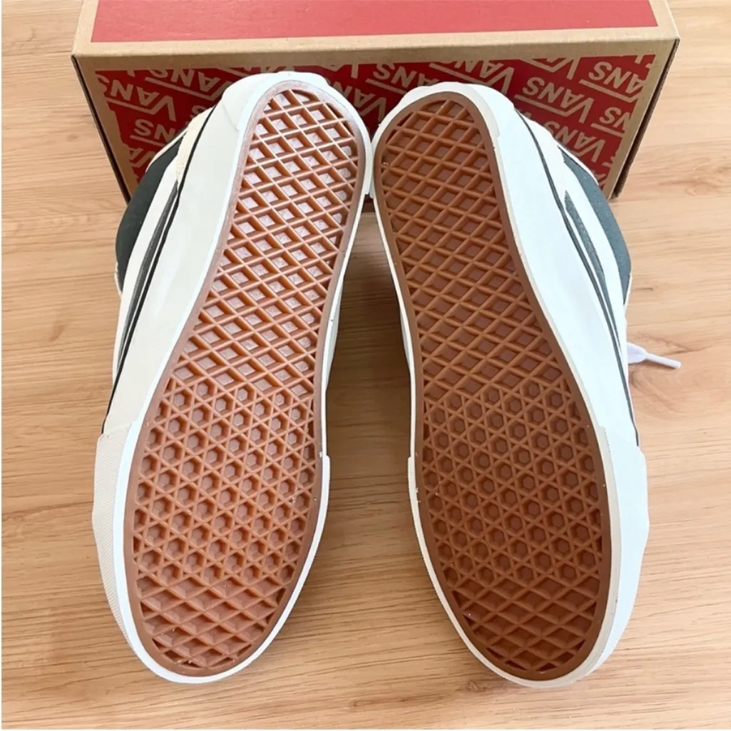 Vans Knu Mid in White and Green
Women 10.5 US Mens 9.0 US - Image 10