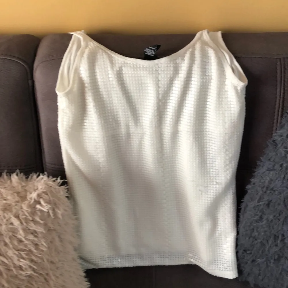 NEW YORK & COMPANY Cream Sequin Tank Top Size M - Image 4