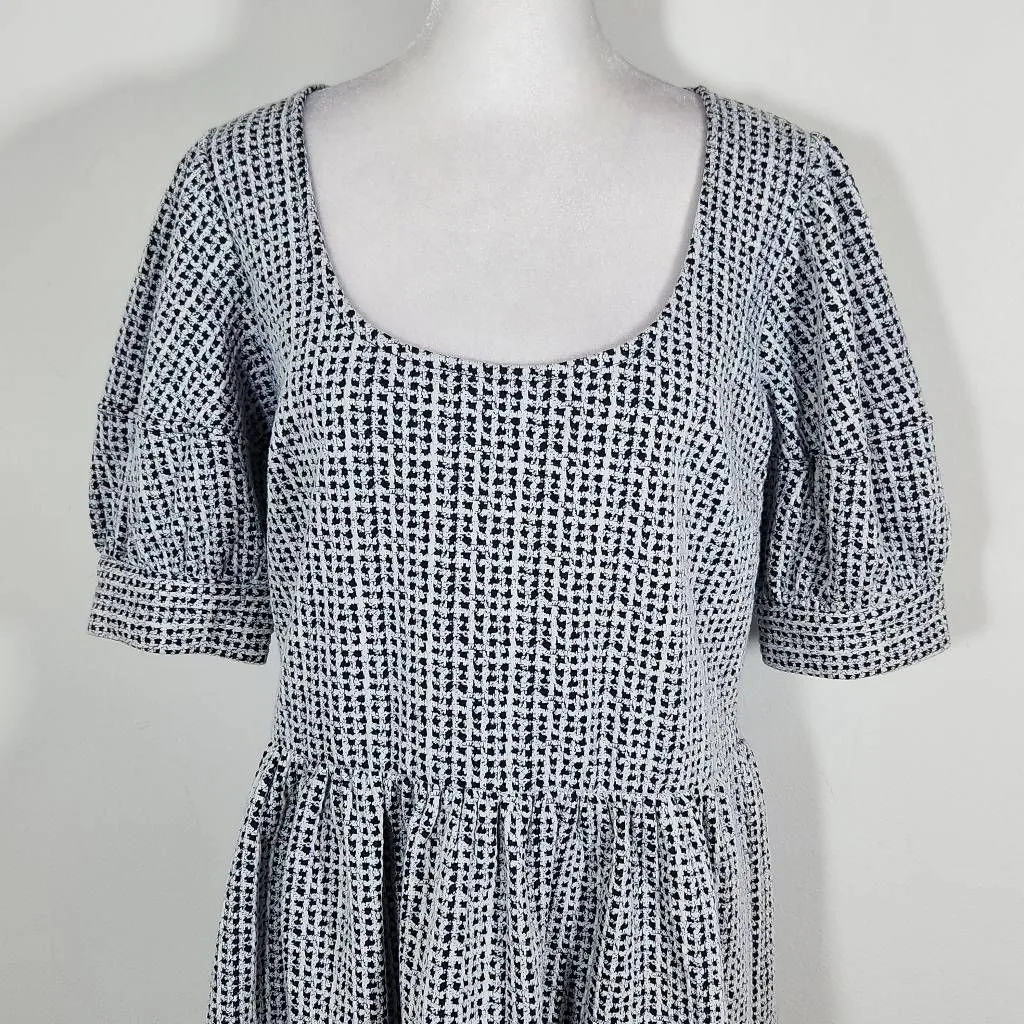 LOFT Black and White Babydoll Dress Size Medium Textured Scoop Neck Swing Dress - Image 4